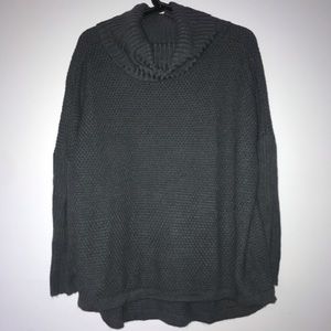 🐨 Cozy Gray Sweater